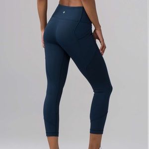 lululemon all the right places crop ✨ jaded